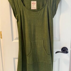 Green Sleeveless Dress with Front Pocket